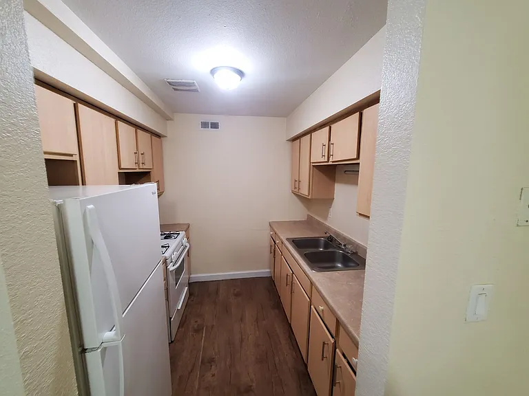 Abbott Acres Apartments — Photo 26