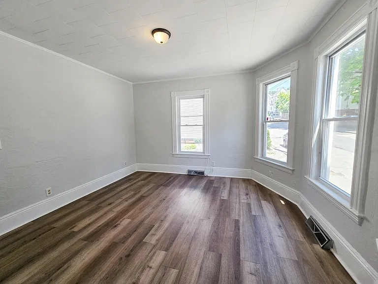 21-23 Dexter St #1 — Photo 4