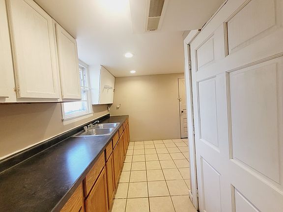 4th image of 416 1/2 N Cedar St