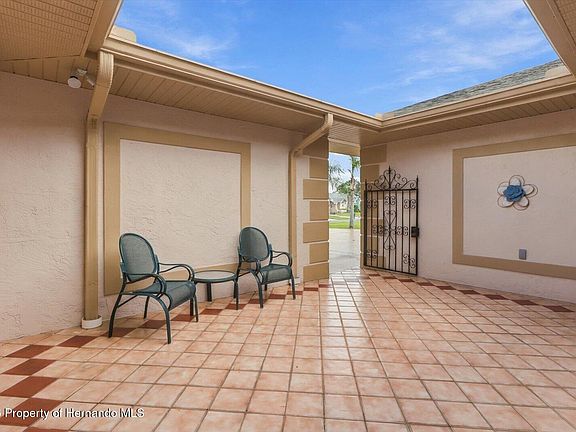 4th image of 10404 Sandtrap Dr