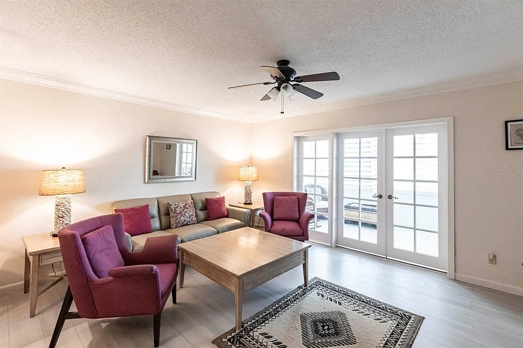 2 bed, 2.0 bath, 1200 sqft, $8,500 — Photo 3