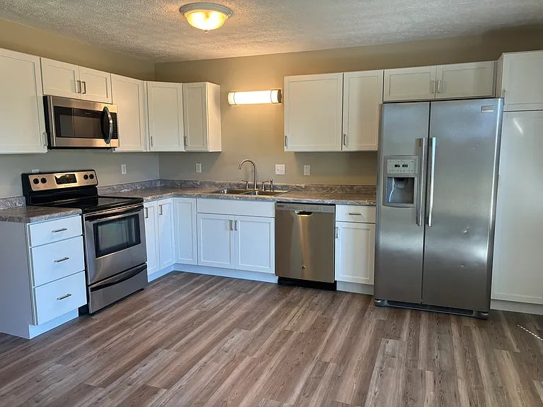 721 Laurel Ln — Photo 11
