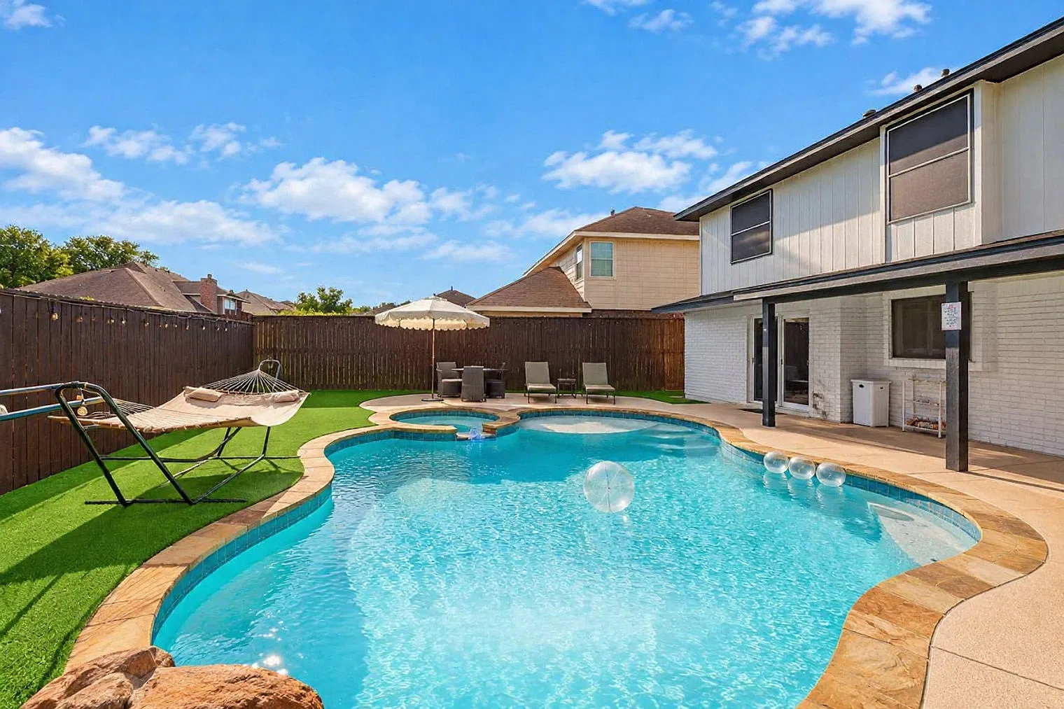 4 bed, 2.0 bath, 2346 sqft, $6,637 — Photo 2