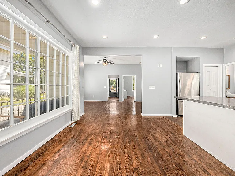 329 Ann St NE — Photo 2
