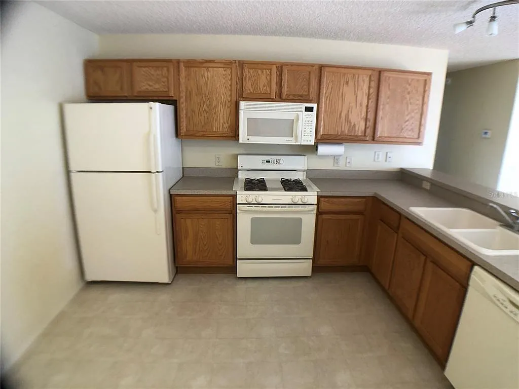 2 bed, 2.0 bath, 1156 sqft, $2,100 — Photo 4