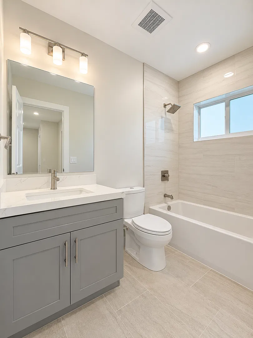 Fully Renovated 2br/2ba Corner Unit East Pompano Beach! — Photo 3