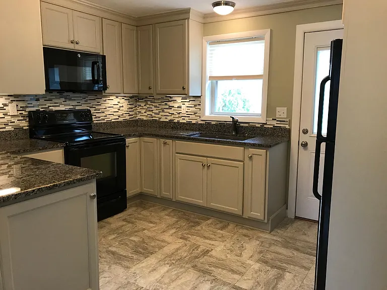 613 Japan St — Photo 4