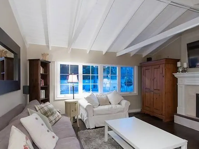 3515 Westmount Rd — Photo 2