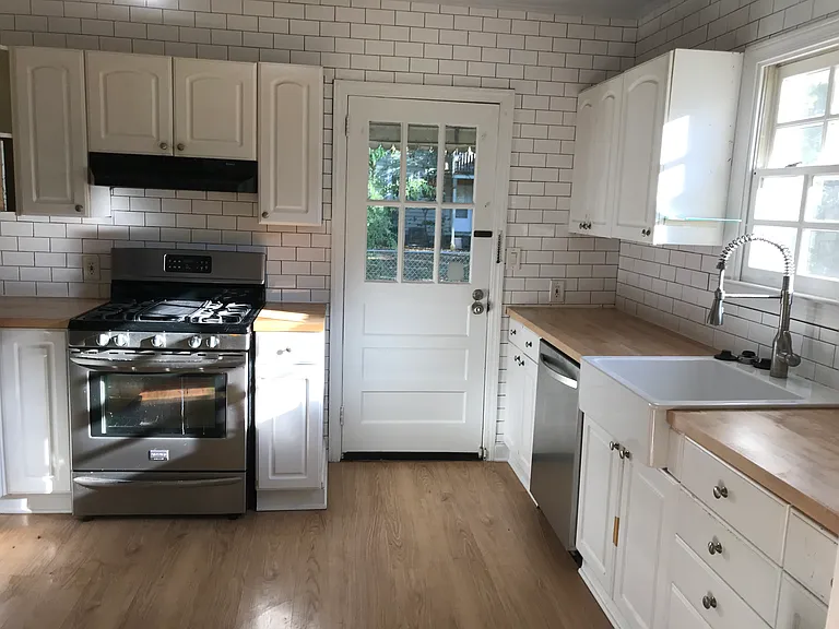 1106 Loring St SE — Photo 9