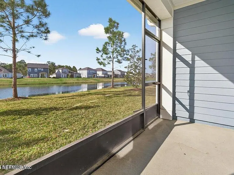 260 Brandon Lakes Dr — Photo 36