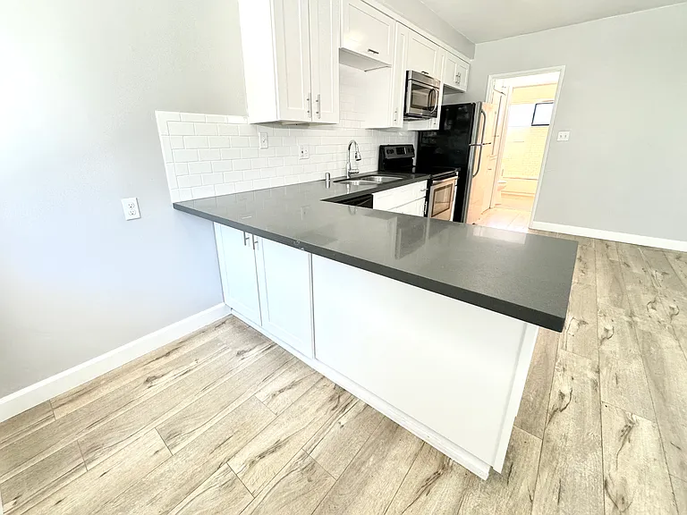 21111 Wood Ave #0 — Photo 11