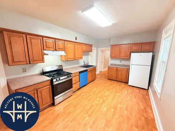 2445 S Austin St, Milwaukee, WI 53207