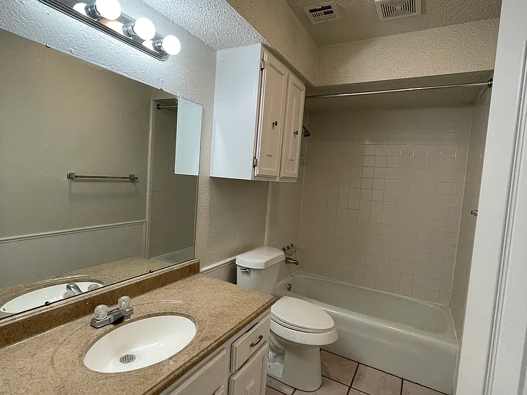 2253 Donna Dr — Photo 13