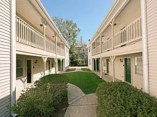 733 Heavens Dr #4 — Photo 2