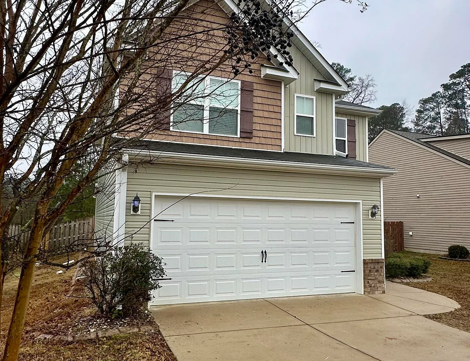 3 bed, 2.5 bath, 1945 sqft, $1,950 — Photo 2