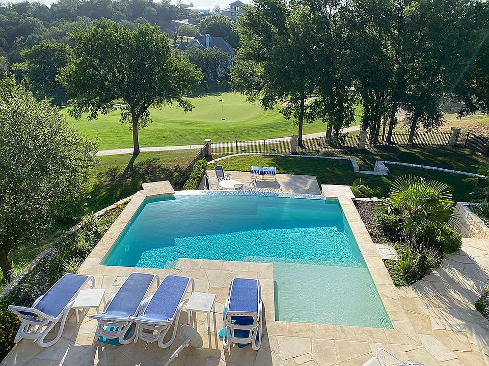 Infinity Pool and 6th Green 