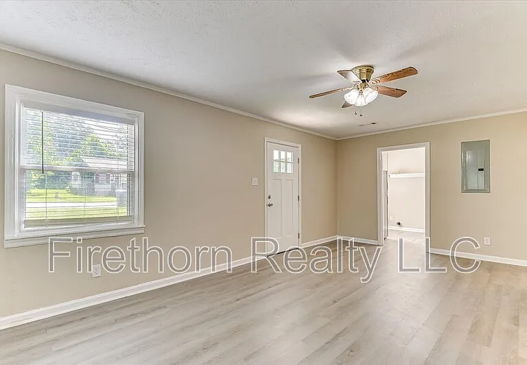 924 Royalette Ave — Photo 6