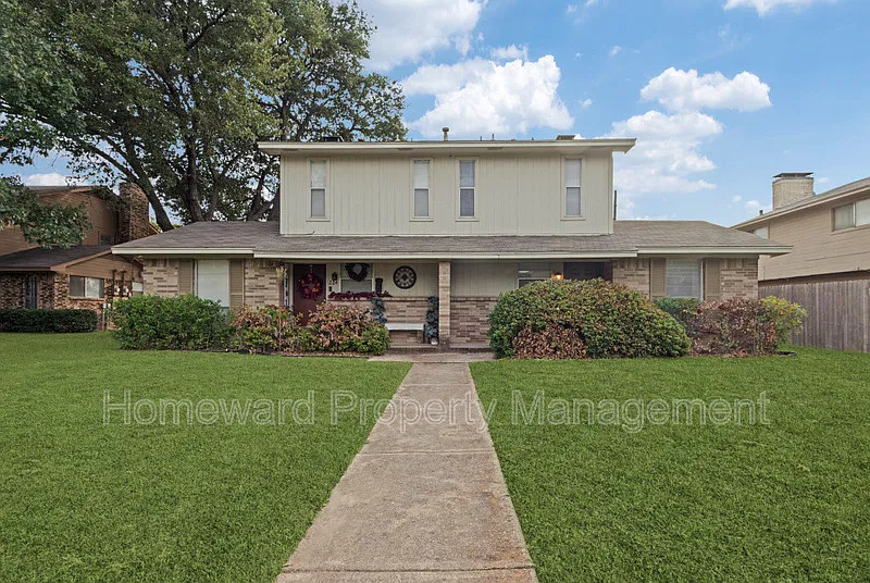 2 bed, 1.5 bath, 1237 sqft, $1,695 — Photo 1