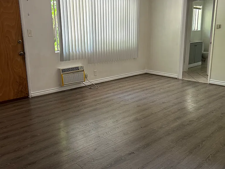 18422 Napa St #4 — Photo 5