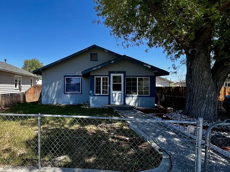645 Churchill St — Photo 2