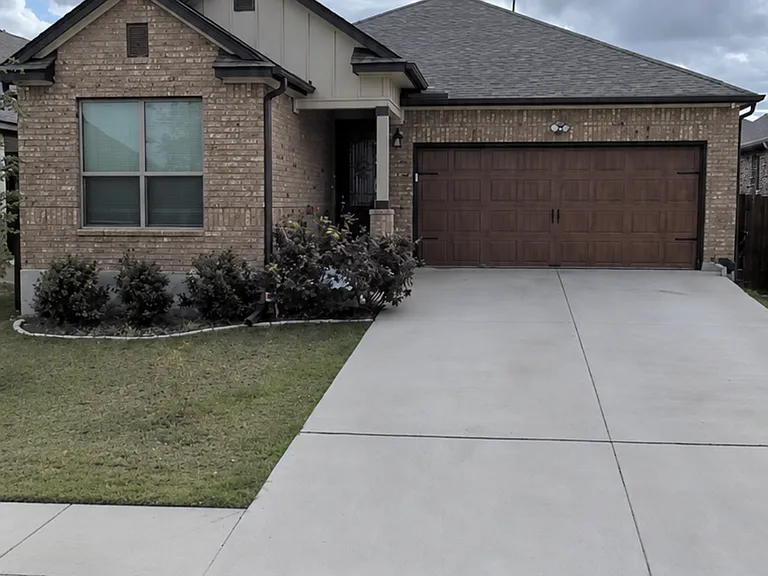405 Kaden Prince Dr — Photo 1