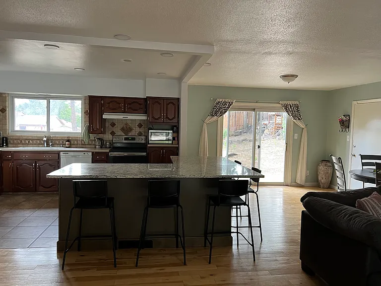 4106 Buttercup Ln — Photo 2