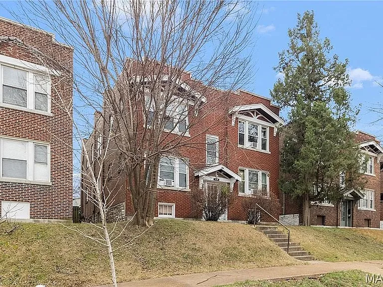 4234 Dewey Ave — Photo 2