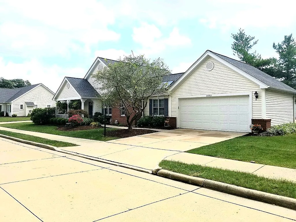 20453 Berkshire Cir photo 1