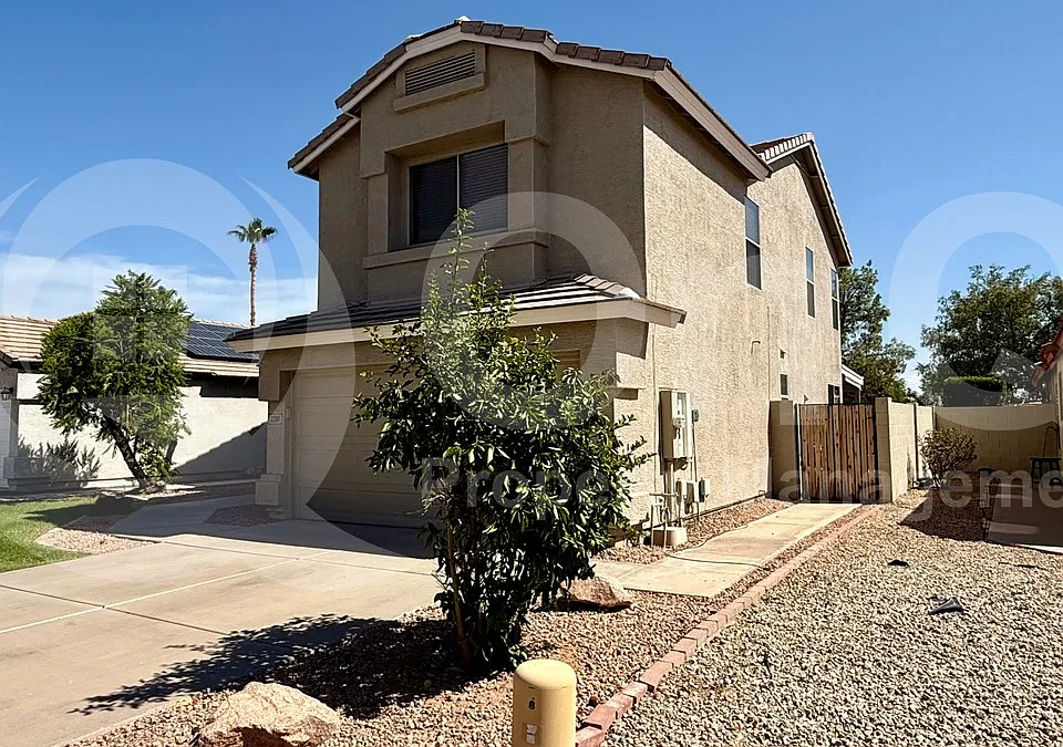2201 E Arabian Dr
