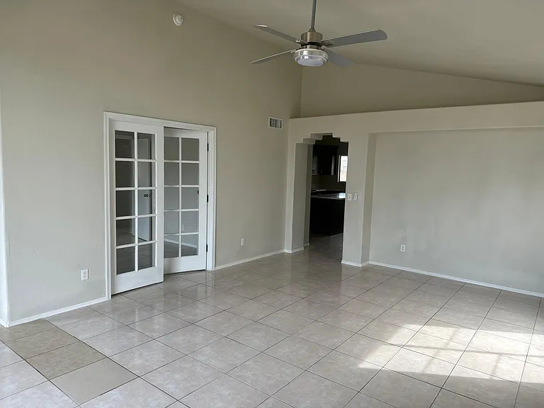 9033 W Windsor Ave — Photo 4
