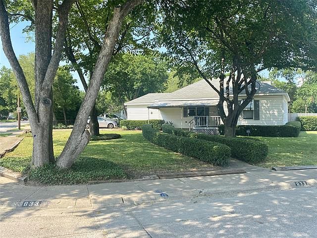 1st image of 833 Magnolia Dr