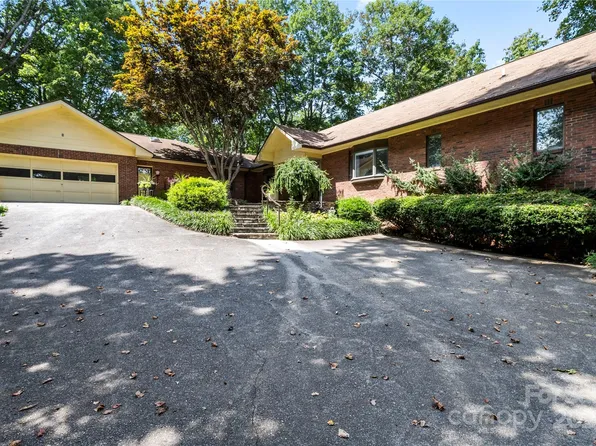 333 Crum Dr, Lake Junaluska, NC 28745