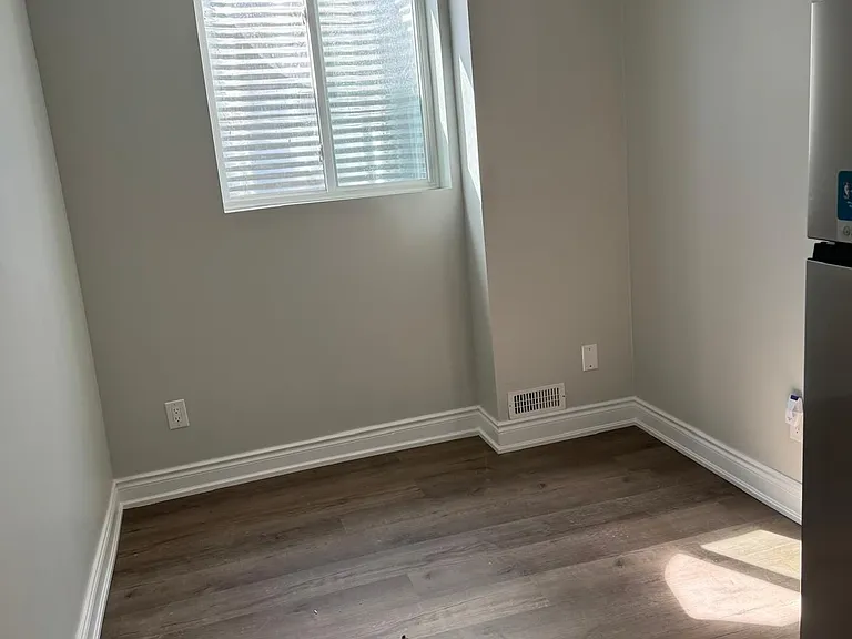 42 Cadillac Cres S #BASEMENT — Photo 2