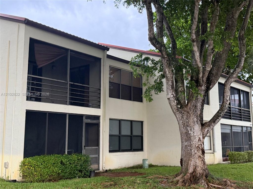 2300 S Cypress Bend Dr APT 102, photo 4