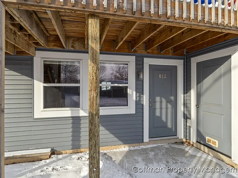 810 Benson Ave NE — Photo 17
