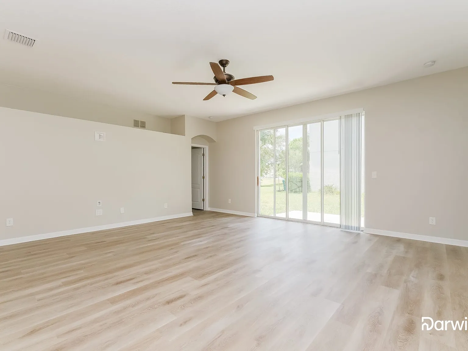 4 bed, 2.0 bath, 2366 sqft, $2,245 — Photo 4