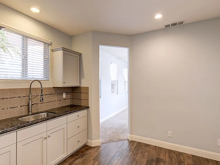 1148 Cordova Ave — Photo 7