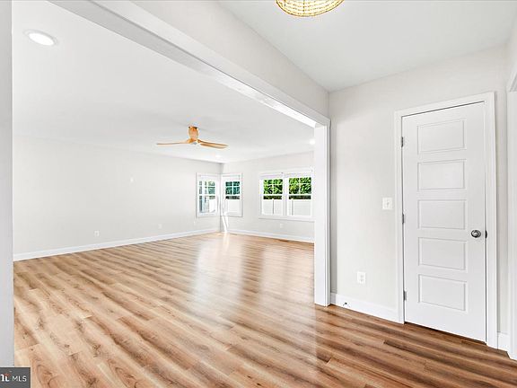 4th image of 505 Monroe Bay Ave