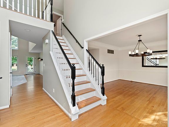 3rd image of 821 Almahurst Ln