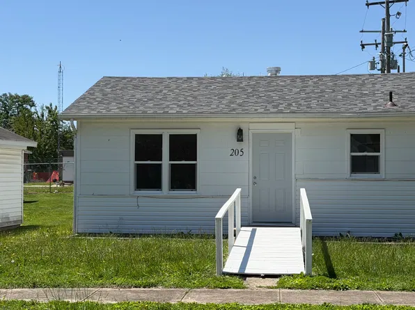 205 N Calhoun St, Tolono, IL 61880