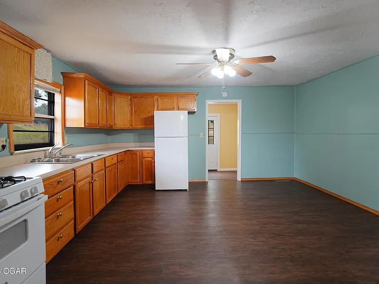2720 Douglas Fir Rd — Photo 4