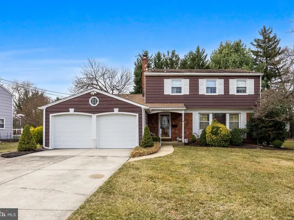 10 Silvertop Ln, Cherry Hill, NJ 08002