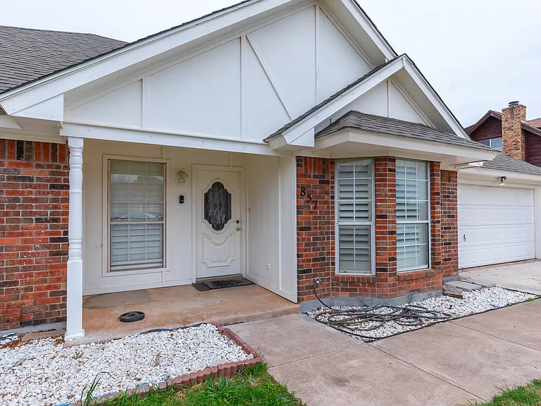 857 Chaucer Dr — Photo 30