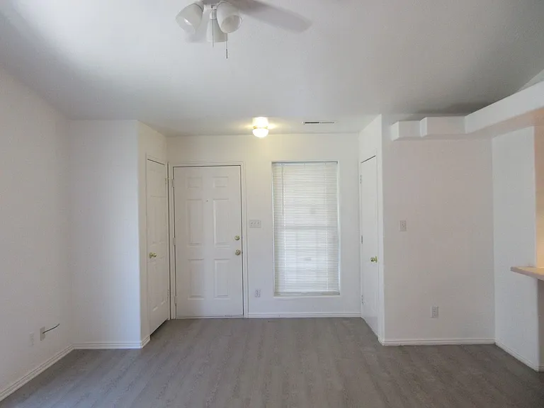 527 E 2015 N — Photo 2