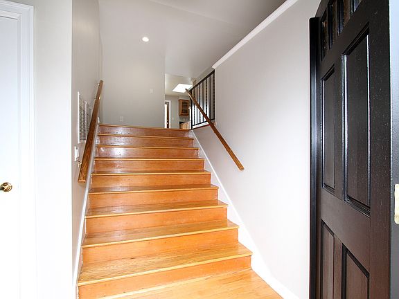 3rd image of 13607 118th Ave NE