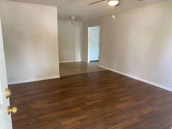 4th image of 9598 Eastview Dr