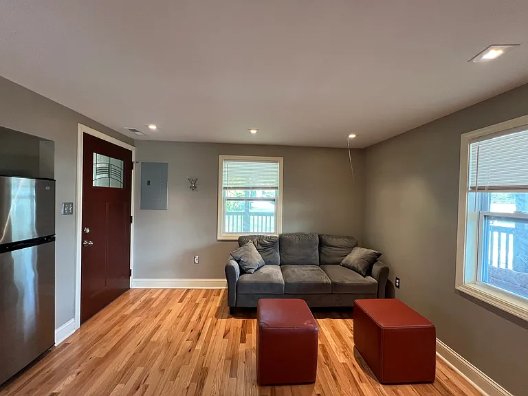 1100 University Ave #1 — Photo 6