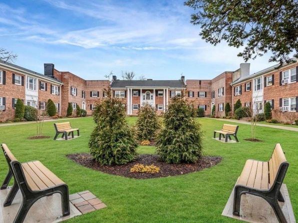 261 Central Avenue #E4, Lawrence, NY 11559