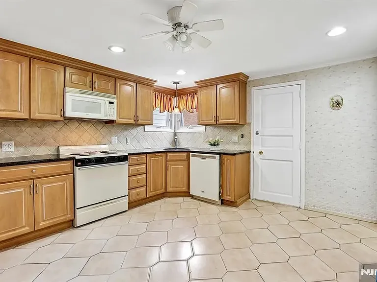 18 Patterson St — Photo 11
