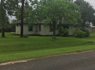 525 5th St, Winnie, TX 77665